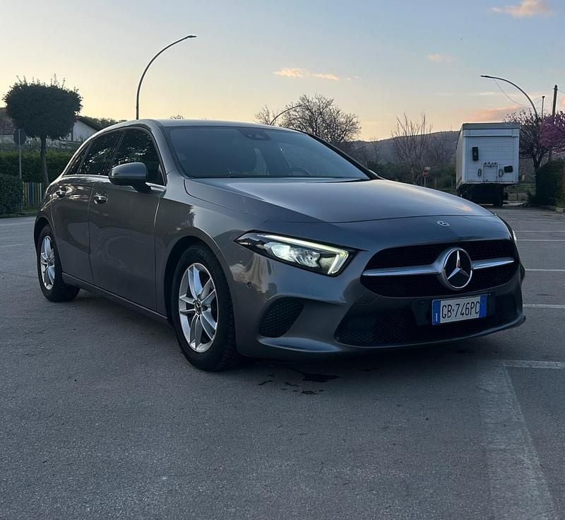 Usata Mercedes A180 115 CV (84 kW) 2020 Beige Berlina
