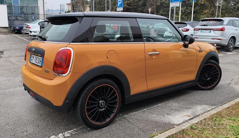 Usata Mini ONE 75 CV (55 kW) 2015 Arancione Utilitaria