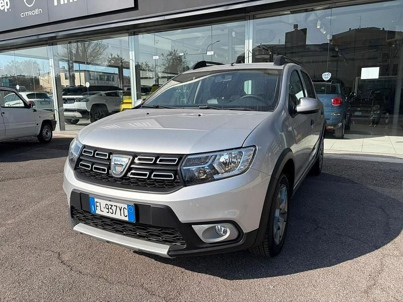 Usata Dacia Sandero Stepway 90 CV (66 kW) 2017 Argento Berlina