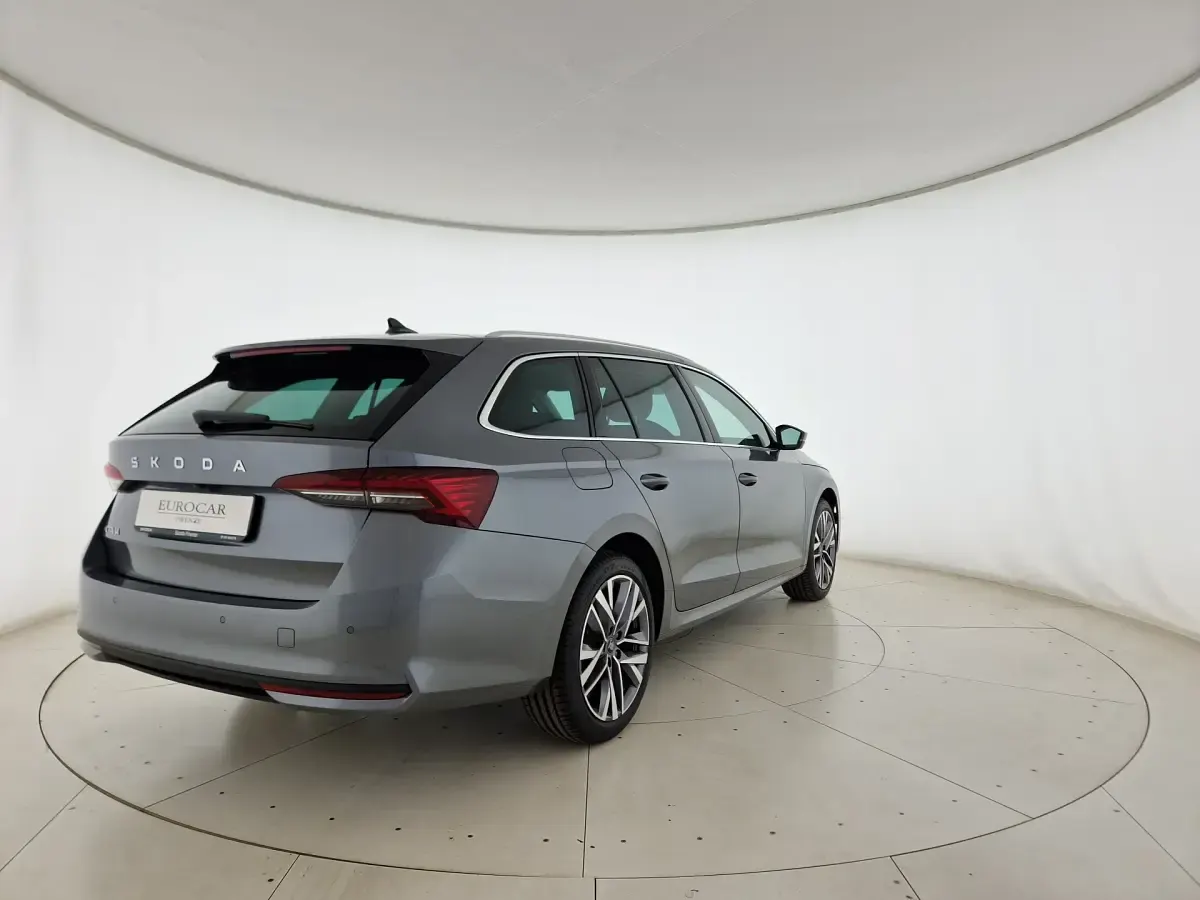 Usata Skoda Octavia Style 150 CV (110 kW) 2025 Grigio graphite metallizzato Station wagon