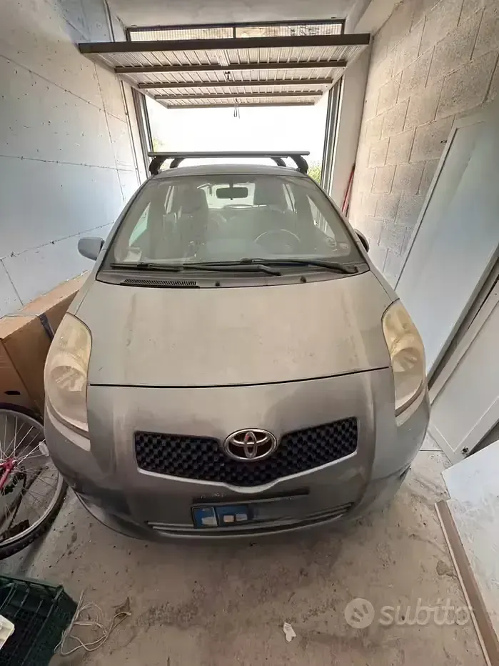 Usata Toyota Yaris 69 CV (50 kW) 2007 Grigio Utilitaria