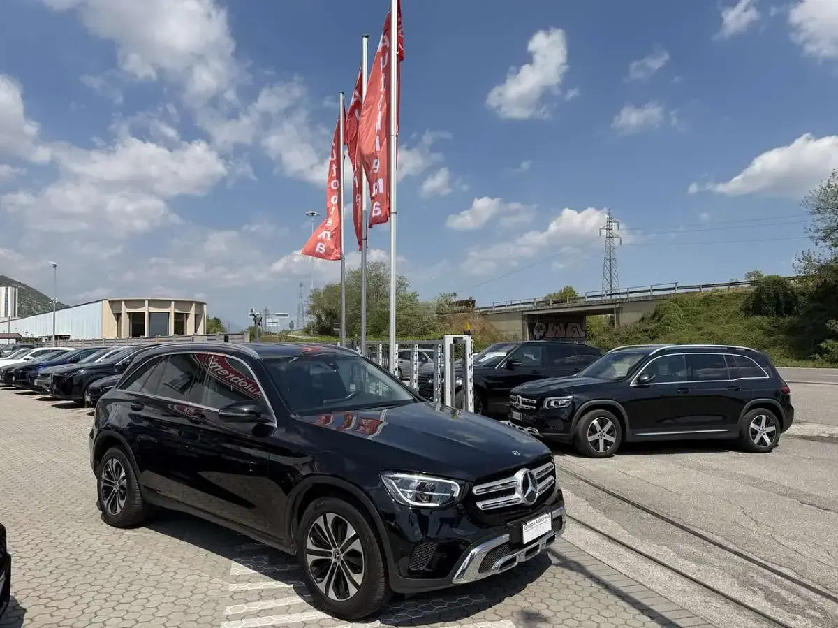 Usata Mercedes GLC220 194 CV (142 kW) 2019 Nero SUV