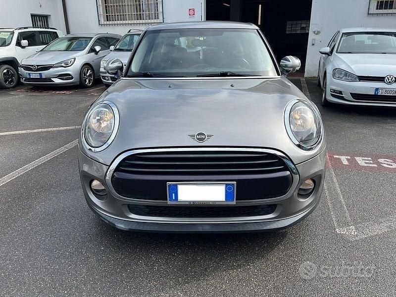 Usata Mini Cooper D 116 CV (85 kW) 2019 Grigio Utilitaria