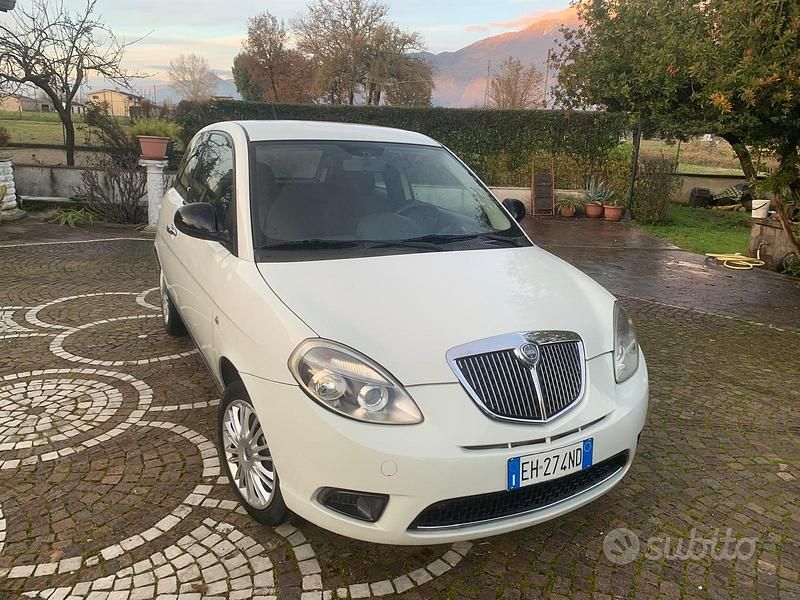 Usata Lancia Ypsilon 2011 Bianco Utilitaria