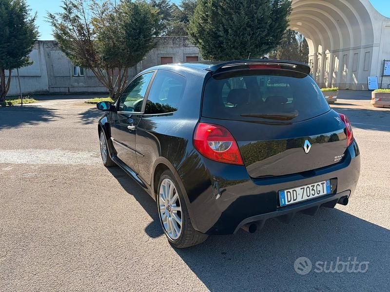 Usata Renault Clio III R.S. 197 CV (144 kW) 2006 Nero Utilitaria