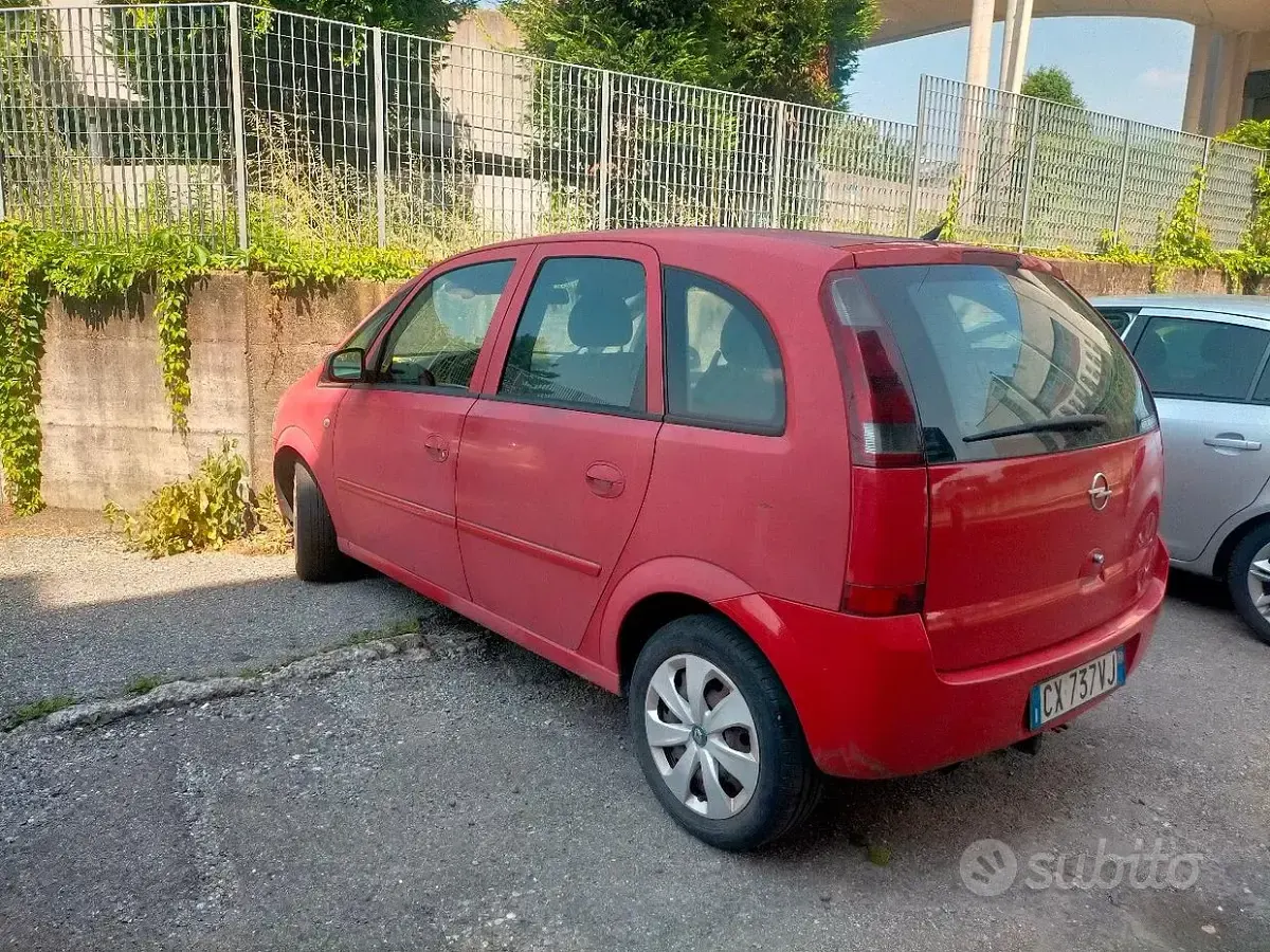 Usata Opel Meriva 101 CV (74 kW) 2006 Rosso Monovolume