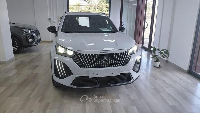Usata Peugeot 2008 Allure 102 CV (75 kW) 2024 Bianco SUV