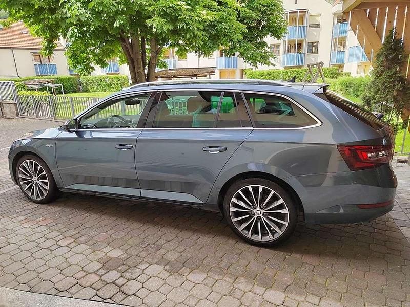 Usata Skoda Superb 190 CV (139 kW) 2016 Grigio Station wagon