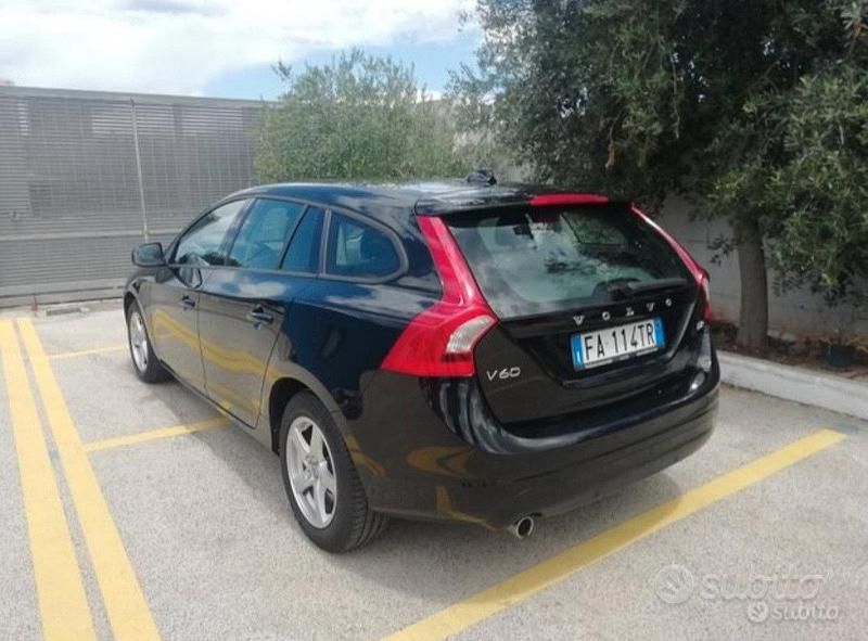 Usata Volvo V60 Kinetic 114 CV (83 kW) 2015 Nero Station wagon