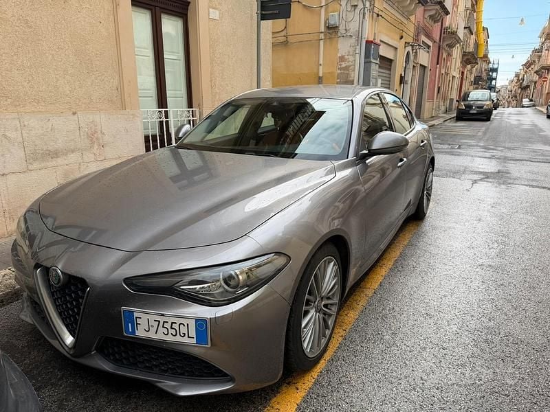 Usata Alfa Romeo Giulia Super 180 CV (132 kW) 2016 Grigio Berlina