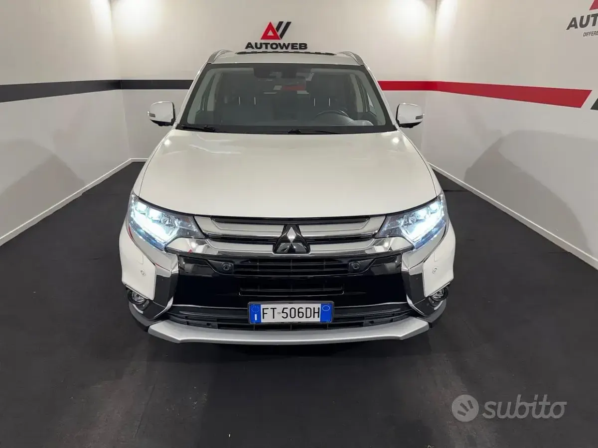 Usata Mitsubishi Outlander Instyle 150 CV (110 kW) 2018 Bianco SUV
