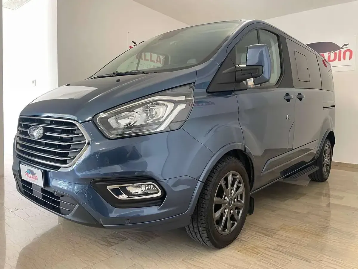 Usata Ford Tourneo Custom Titanium 185 CV (136 kW) 2021 Blu/azzurro Furgone
