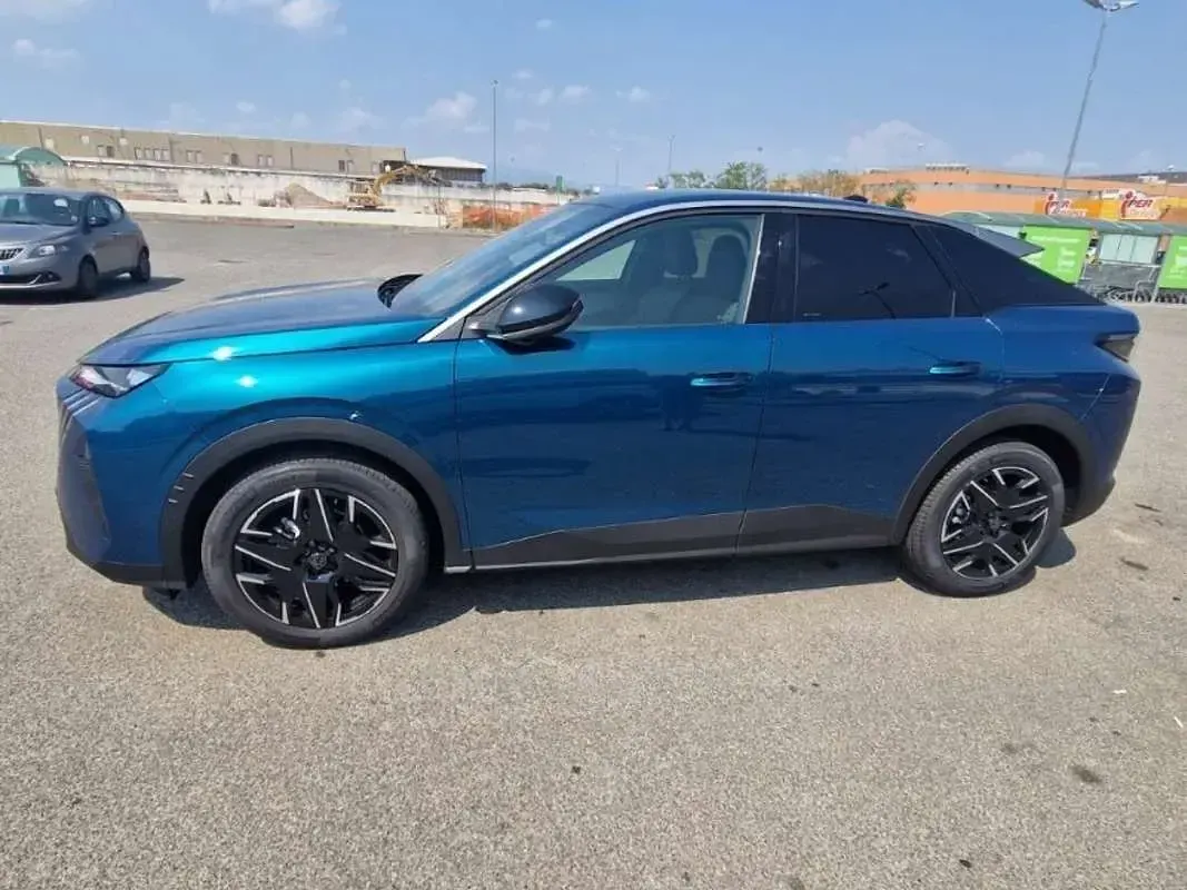 Usata Peugeot 3008 Allure 136 CV (100 kW) 2026 Blu/azzurro SUV