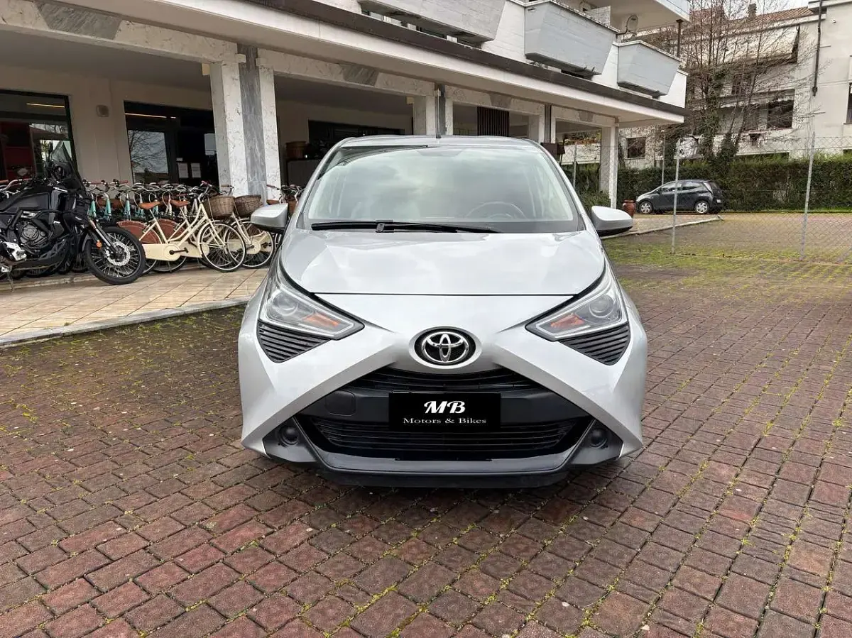 Gebraucht Toyota Aygo Business Edition 72 PS (52 kW) 2020 Grau Kleinwagen