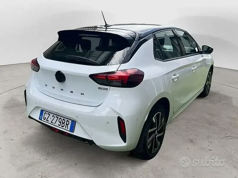 Usata Opel Corsa 100 CV (73 kW) 2025 Bianco Utilitaria