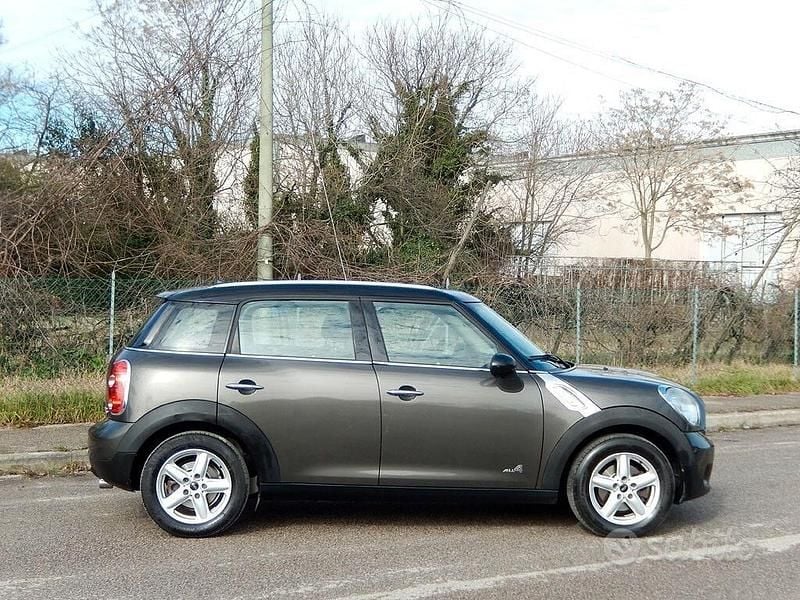 Usata Mini Cooper D Countryman 112 CV (82 kW) 2010 Grigio SUV