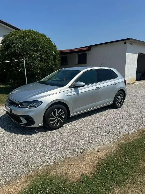 Usata VW Polo Life 95 CV (69 kW) 2021 Grigio Utilitaria