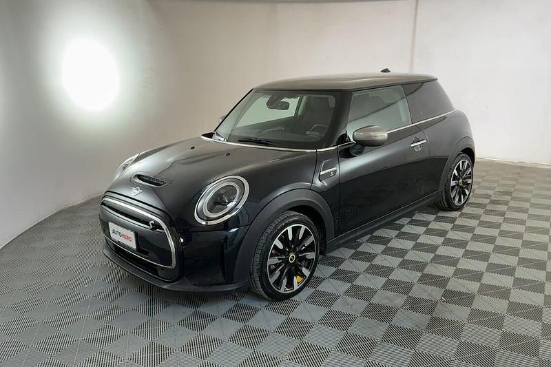 Usata Mini Cooper SE Essential 135 kW (184 CV) 2023 Blu Utilitaria