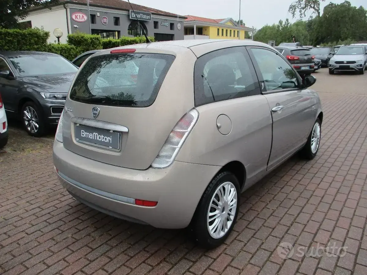 Usata Lancia Ypsilon 60 CV (44 kW) 2009 Giallo Utilitaria