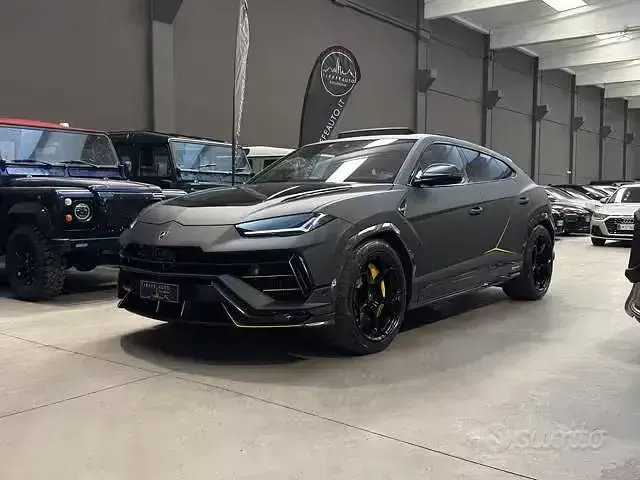 Usata Lamborghini Urus 666 CV (489 kW) 2024 SUV