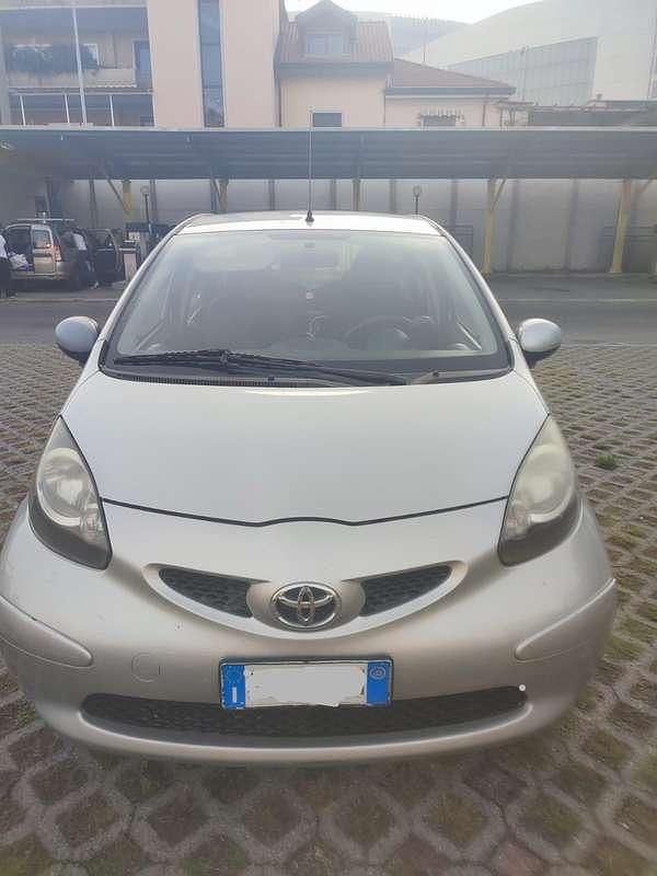 Usata Toyota Aygo 68 CV (50 kW) 2007 Argento Utilitaria