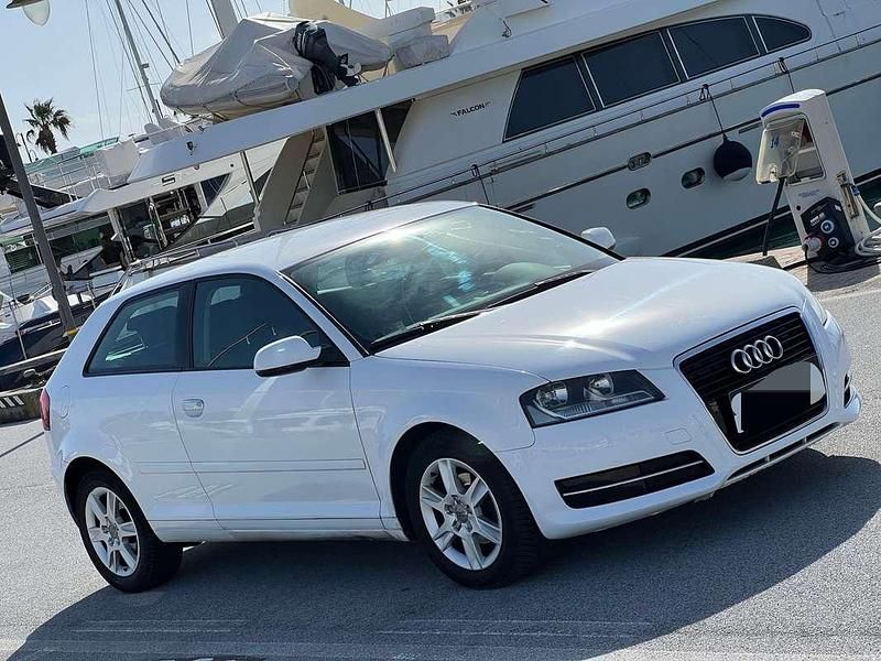 Bianco Usata 2011 Audi A3 Young Tre volumi | 6900 € (Buon prezzo) - Immagine 1/4