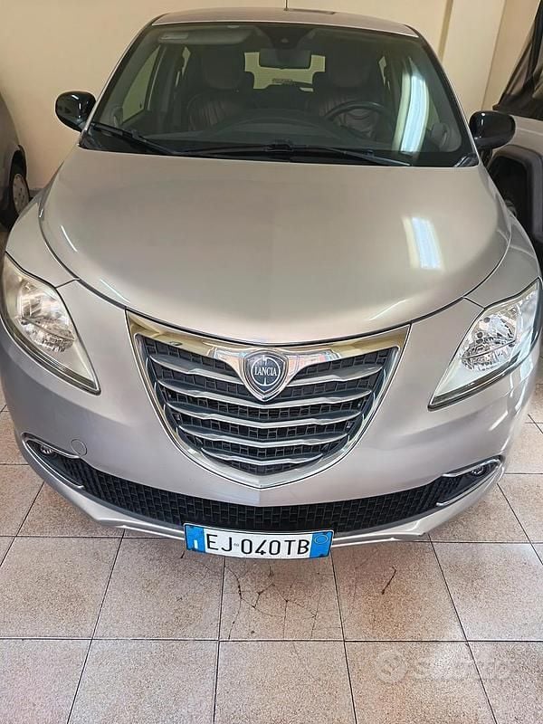 Marrone Usata 2011 Lancia Ypsilon Due volumi | 5900 € (Molto cara) - Immagine 1/4