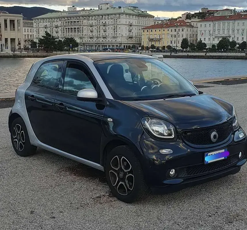 Usata Smart ForFour Prime 71 CV (52 kW) 2015 Nero Utilitaria