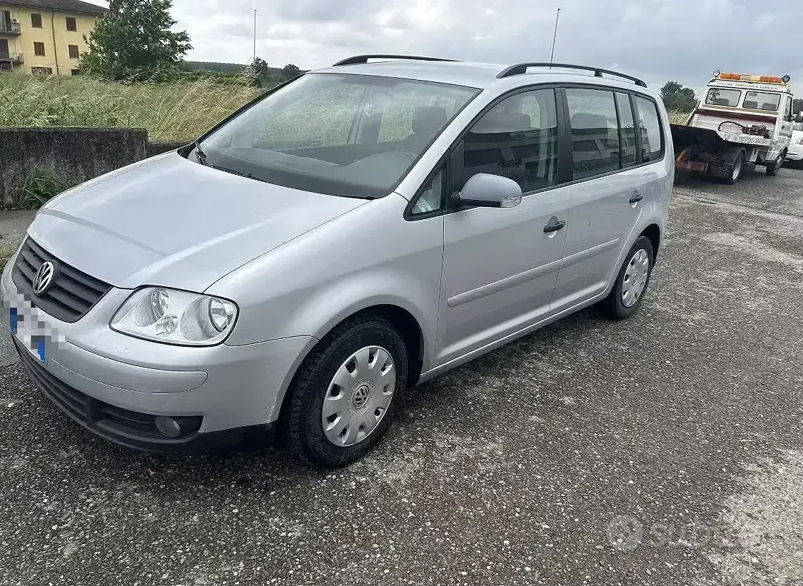 Begagnad VW Touran 101 HK (74 kW) 2006 Minibuss