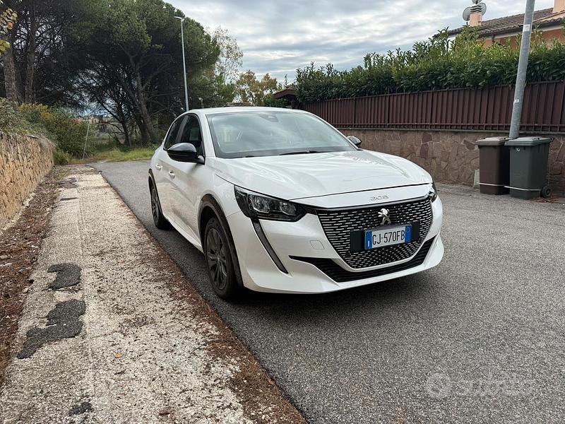 Usata Peugeot e-208 56 kW (77 CV) 2022 Bianco Utilitaria