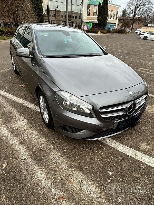 Usata Mercedes A180 SE 110 CV (80 kW) 2015 Grigio Berlina