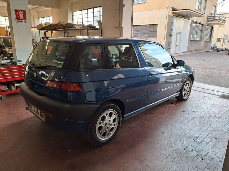 Usata Alfa Romeo 145 120 CV (88 kW) 1997 Blu/azzurro Utilitaria