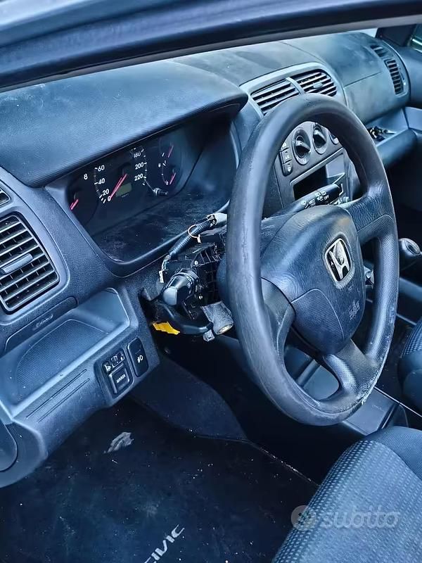 Usata Honda Civic 90 CV (66 kW) 2002 Grigio Berlina