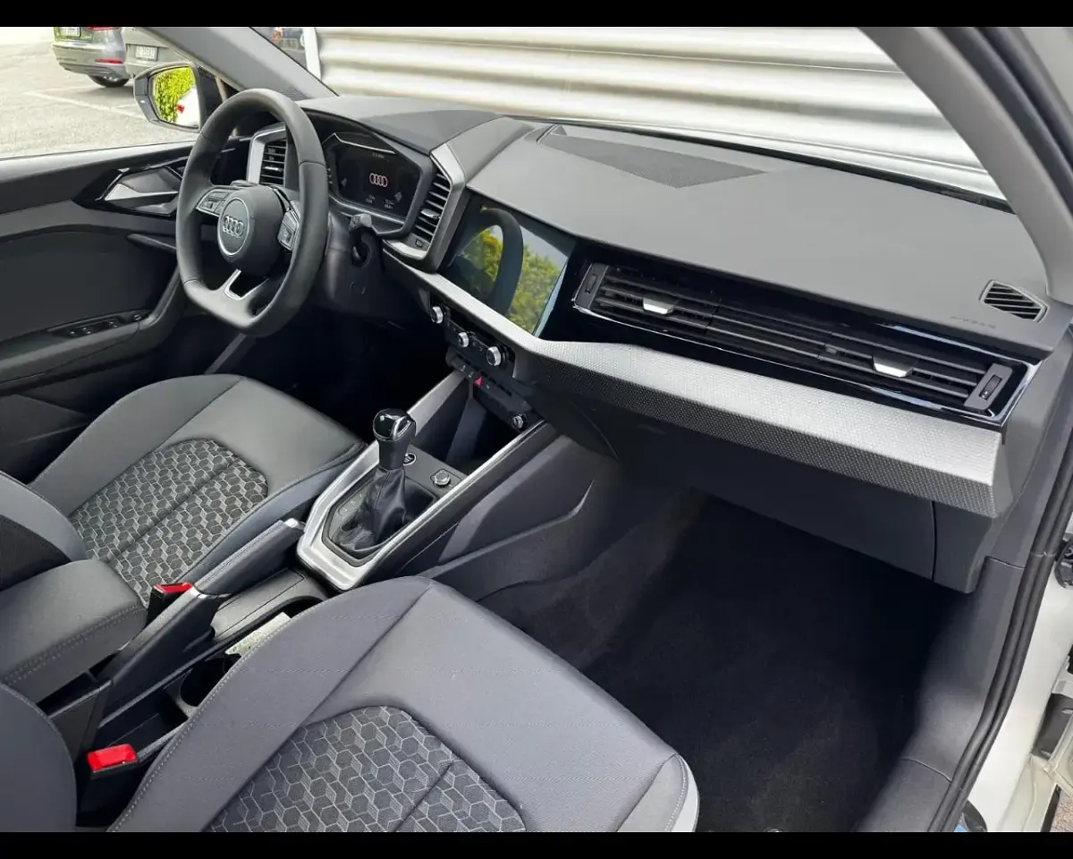 Nuova Audi A1 115 CV (84 kW) 2026 Argento SUV