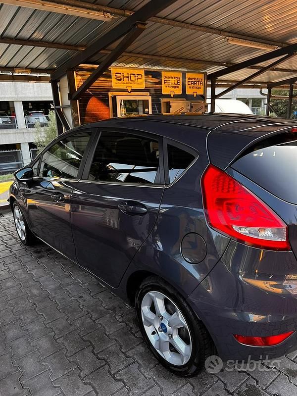 Usata Ford Fiesta 2011 Blu Utilitaria
