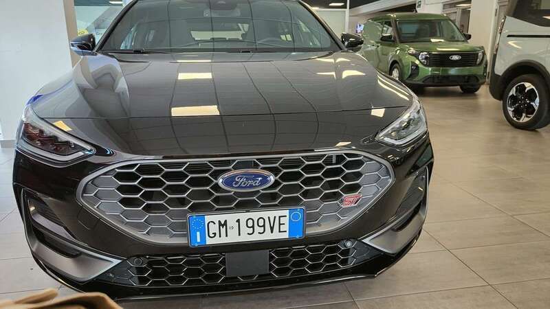 Usata Ford Focus ST 280 CV (205 kW) 2023 Agate black Berlina
