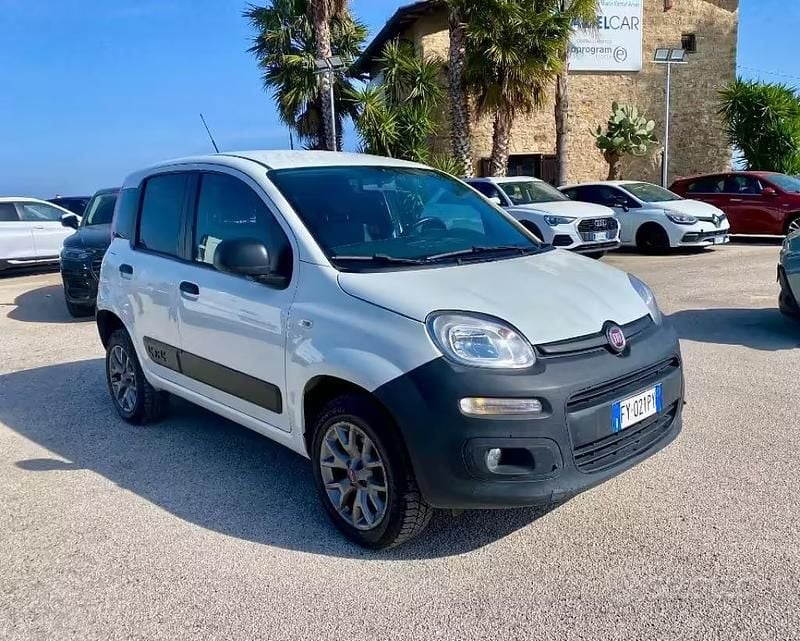 Usata Fiat Panda 4x4 S 86 CV (63 kW) 2019 Bianco Utilitaria