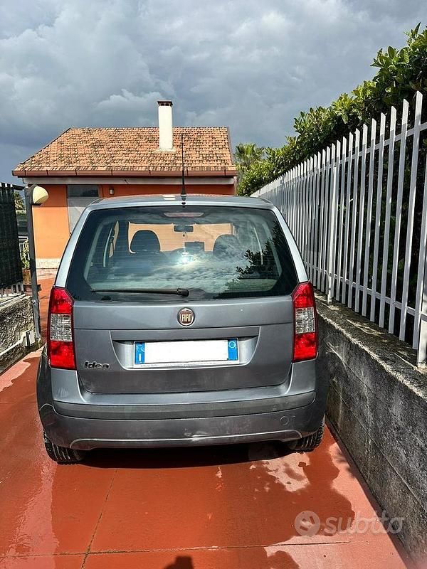 Usata Fiat Idea Emotion 95 CV (69 kW) 2011 Grigio Monovolume