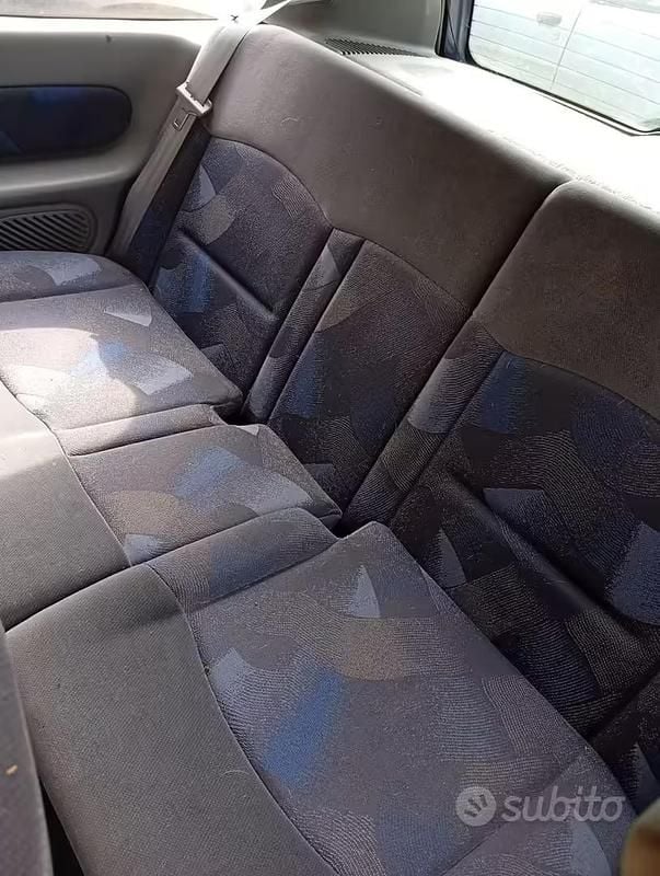 Usata Renault Clio 58 CV (42 kW) 1999 Blu Berlina