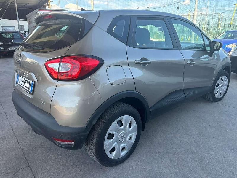 Usata Renault Captur Iconic 90 CV (66 kW) 2016 Bronzo SUV