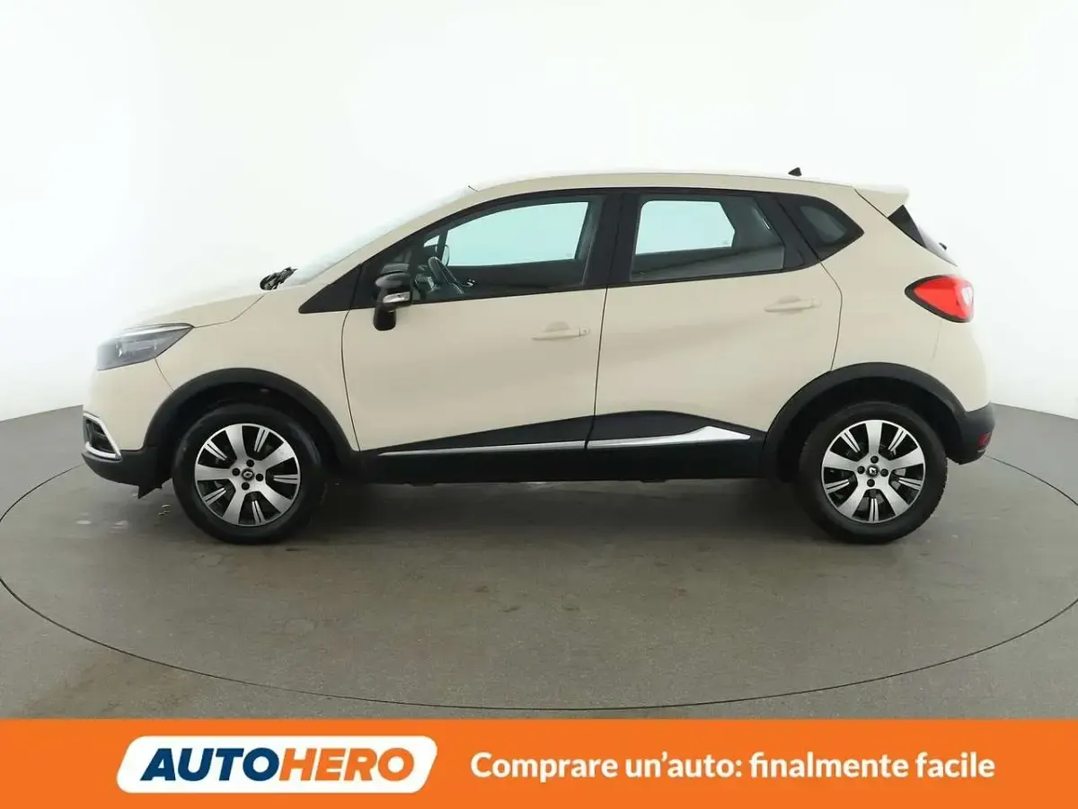 Usado Renault Captur Zen 90 CV (66 kW) 2017 Beige SUV