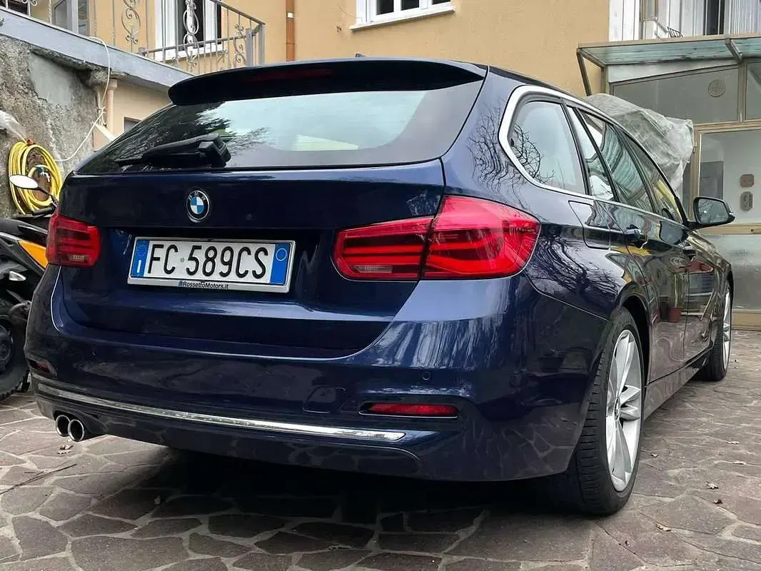 Usata BMW 325 Sport Line 218 CV (160 kW) 2015 Blu/azzurro Station wagon