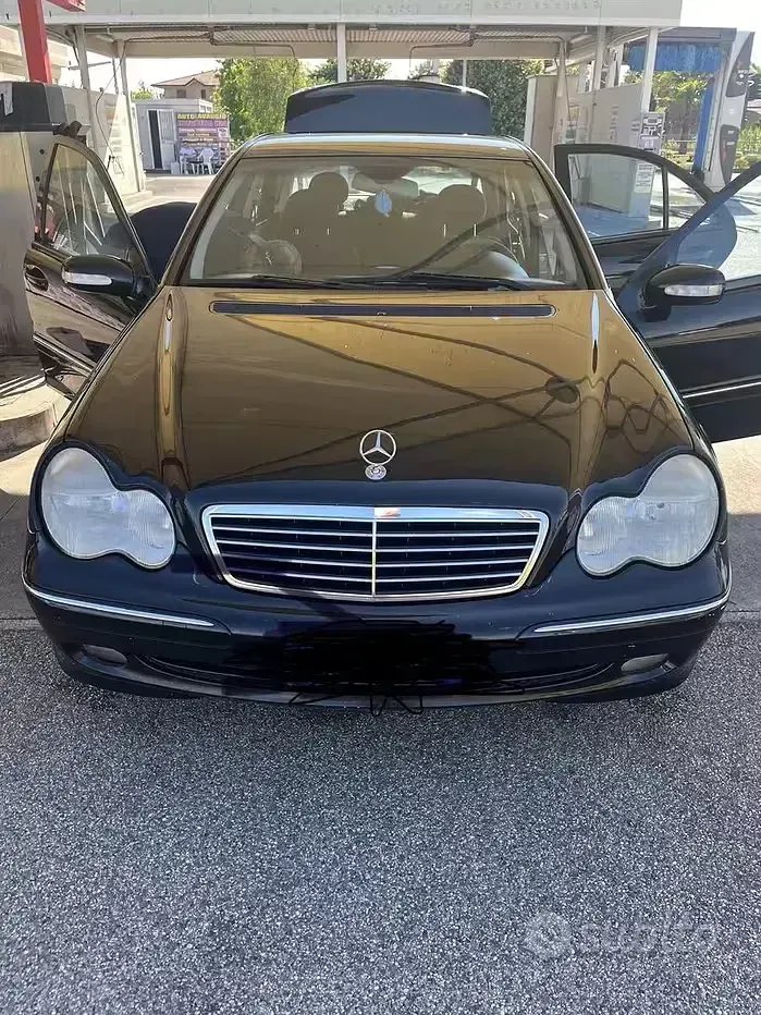Usata Mercedes C200 95 CV (69 kW) 2003 Nero Berlina