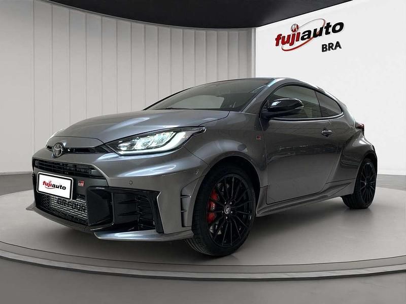 Argento Nuova 2025 Toyota Yaris Coupé | 54.400 € (Buon prezzo) - Immagine 1/4