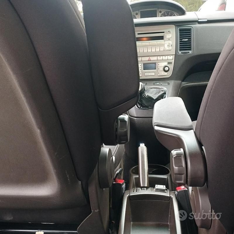 Usata Lancia Musa 90 CV (66 kW) 2010 Marrone Monovolume