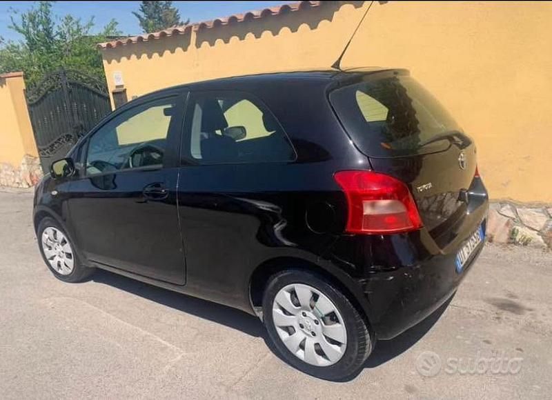 Usata Toyota Yaris 87 CV (63 kW) 2008 Nero Utilitaria