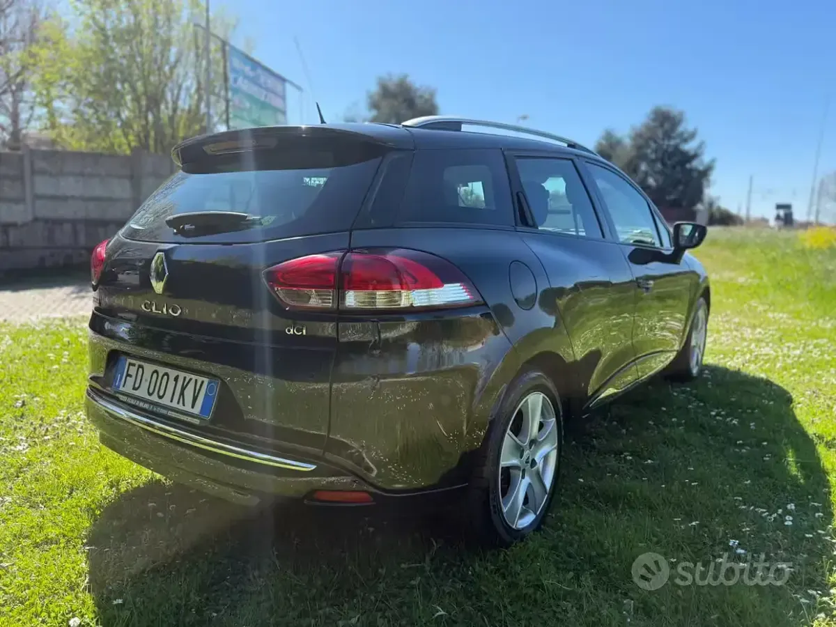 Usata Renault Clio 75 CV (55 kW) 2016 Nero Station wagon