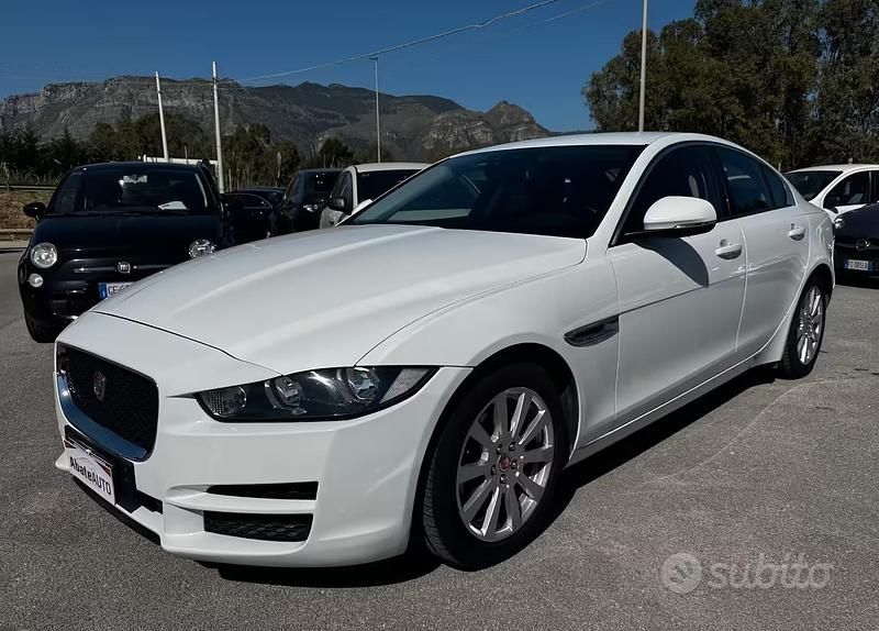 Usata Jaguar XE Prestige 180 CV (132 kW) 2016 Bianco Berlina