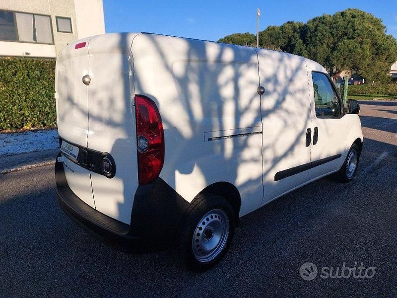 Usata Fiat Doblò S 95 CV (69 kW) 2021 Bianco Monovolume
