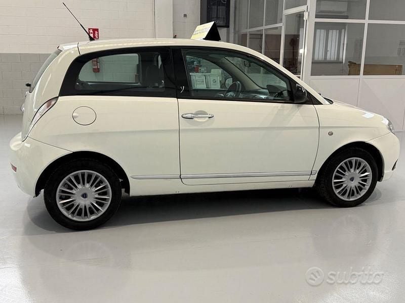Usata Lancia Ypsilon 69 CV (50 kW) 2011 Bianco Utilitaria